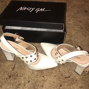 White pump heels by Nasty Gal